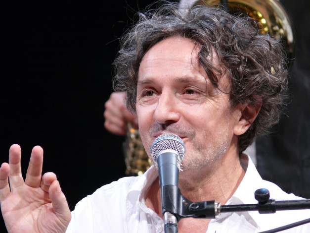 Обои картинки фото музыка, goran, bregovic, композитор, певец, микрофон