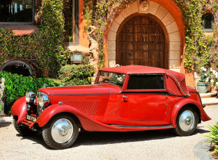 Картинка автомобили классика дорога замок статуя растения автомобиль