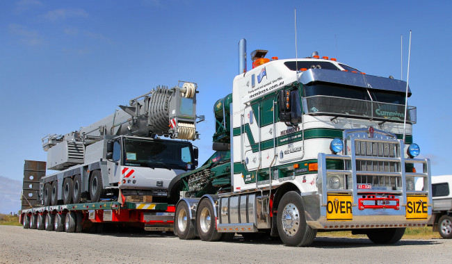 Обои картинки фото автомобили, kenworth, прицеп, кран