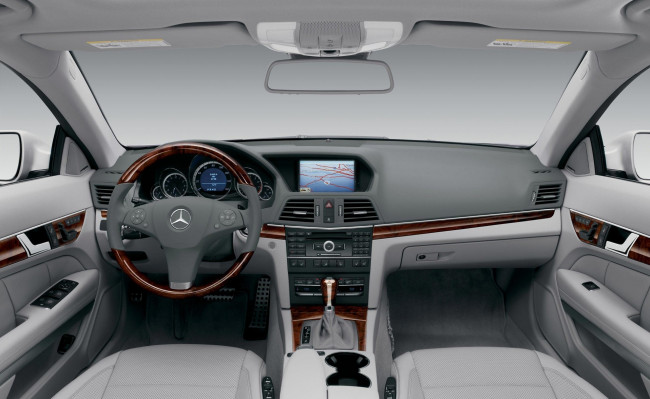 Обои картинки фото автомобили, спидометры, торпедо, mercedes-benz