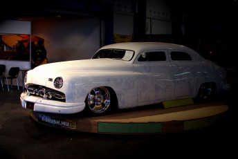 Картинка автомобили выставки уличные фото merc