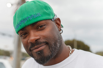 Картинка мужчины -+unsort парень bob decker улыбка портрет лицо кепка