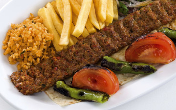 Картинка еда мясные+блюда кебаб картофель фри помидоры фасоль