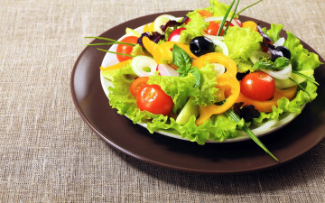 Картинка еда салаты +закуски лук маслины перец салат базилик помидоры