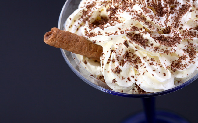 Обои картинки фото еда, мороженое,  десерты, креманка, посыпка