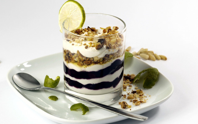 Обои картинки фото еда, мороженое,  десерты, многослойный, десерт, орехи