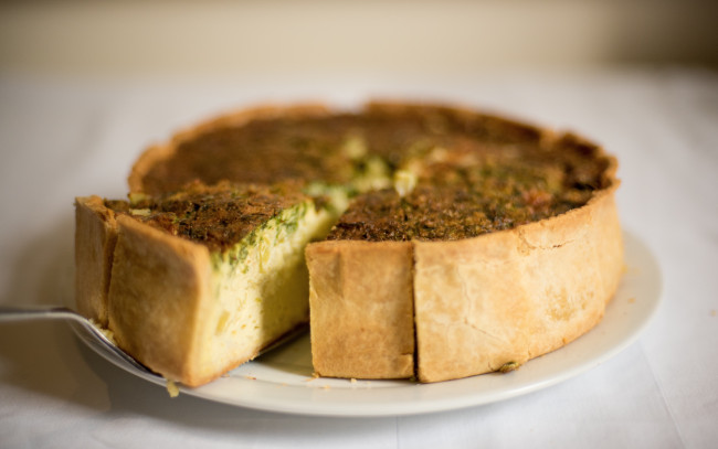 Обои картинки фото еда, пироги, пирог, мясной, ломтик