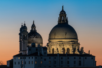 Картинка города -+католические+соборы +костелы +аббатства простор