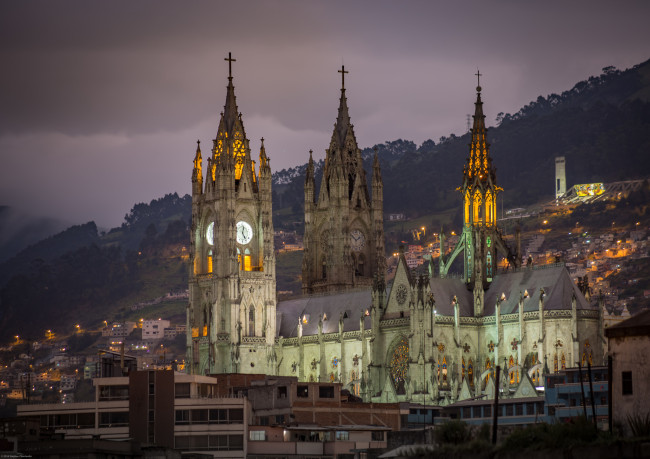 Обои картинки фото basilica quito, города, - католические соборы,  костелы,  аббатства, простор