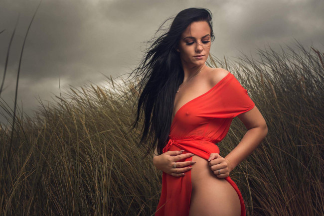 Обои картинки фото девушки, -unsort , брюнетки, темноволосые, девушка, взгляд, фон