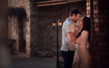 Картинка разное мужчина+женщина фонарь пара здание романтика любовь девушка