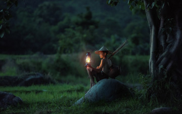 Картинка разное настроения фонарь камни шляпа мальчик