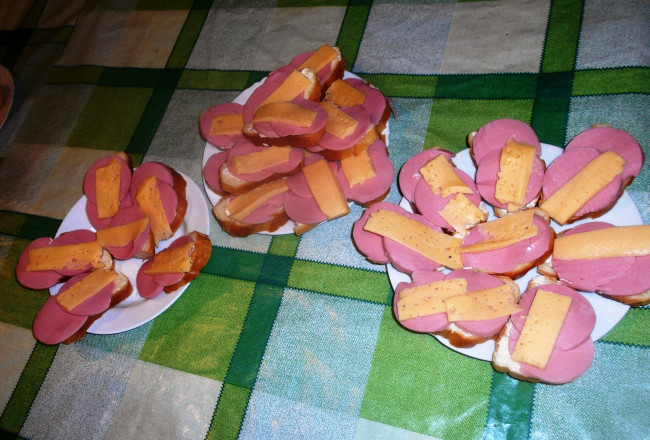 Обои картинки фото еда, бутерброды,  гамбургеры,  канапе, сыр, хлеб, колбаса