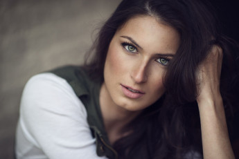 Картинка девушки -+лица +портреты девушка брюнетка модель портрет лицо красотка взгляд макияж причёска флирт