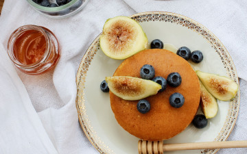 Картинка еда блины +оладьи панкейки мед инжир черника