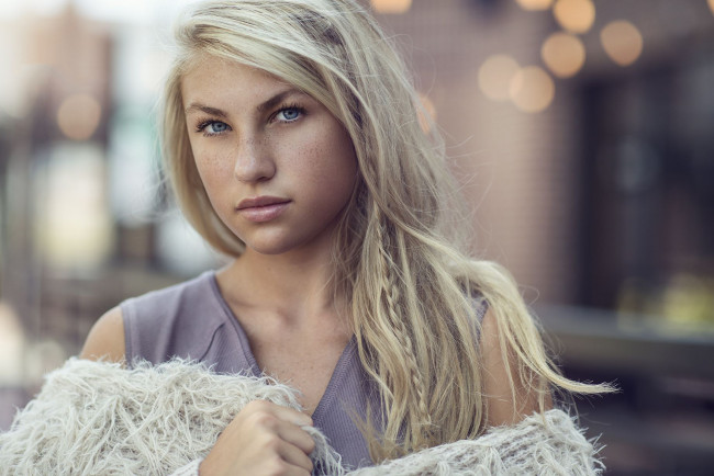 Обои картинки фото девушки, - лица,  портреты, девушка, блондинка, модель, портрет, лицо, красотка, взгляд, макияж, причёска, флирт