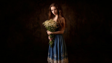 Картинка девушки -+рыжеволосые+и+разноцветные платье букет ромашки