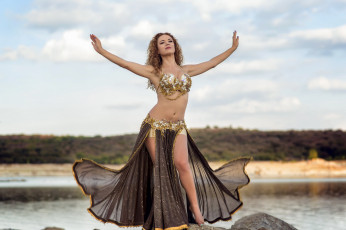 Картинка девушки -+брюнетки +шатенки танцовщица alba morales