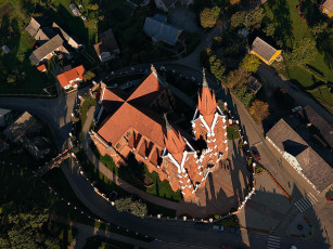 Картинка города католические соборы костелы аббатства