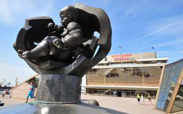 Картинка неизвестный золотое дитя города памятники скульптуры арт объекты