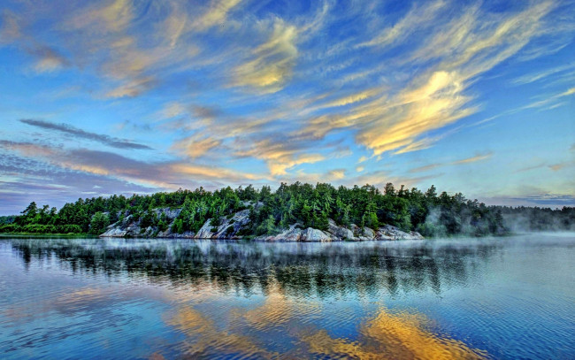 Обои картинки фото природа, реки, озера, отражение, облака, лес, камни, берег, озеро