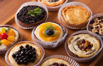 Картинка еда пирожные +кексы +печенье фрукты ягоды ассорти