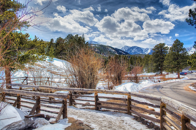 Обои картинки фото природа, дороги, горы, изгородь, лес, трасса