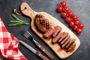 Картинка еда мясные+блюда соль соус чеснок перец стейк помидоры томаты