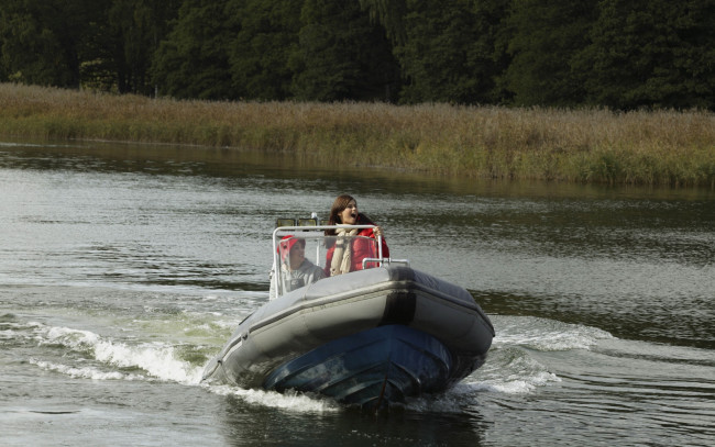 Обои картинки фото корабли, моторные лодки, девушка