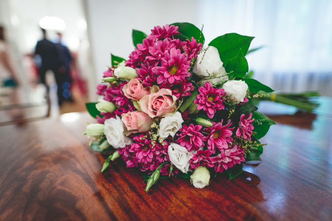 Обои картинки фото цветы, букеты,  композиции, хризантемы, розы, букет