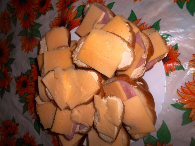 Обои картинки фото еда, бутерброды,  гамбургеры,  канапе, сыр, хлеб, колбаса