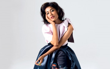 Картинка chitrangada+singh девушки chitrangada singh bollywood девушка красотка золото причёска актриса брюнетка индианка кино индия красное поза макияж