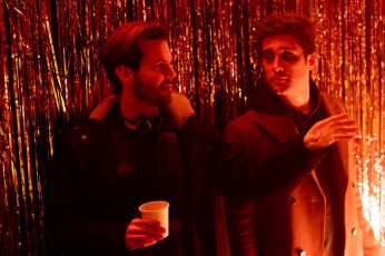 Картинка кино+фильмы die+in+a+gunfight парни стаканчик клуб