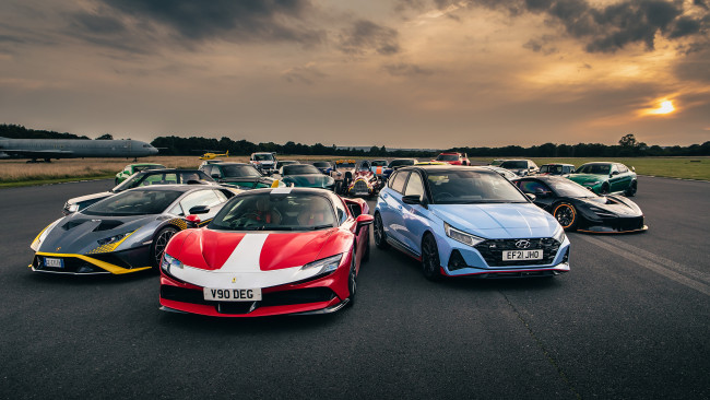 Обои картинки фото автомобили, разные вместе, ferrari, hyundai