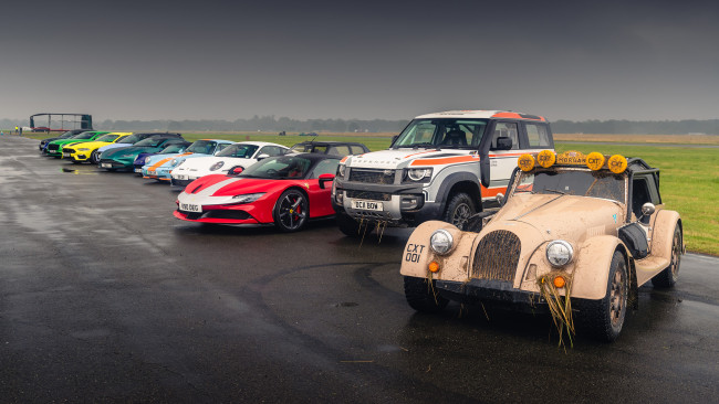 Обои картинки фото автомобили, разные вместе, morgan, bowler, ferrari