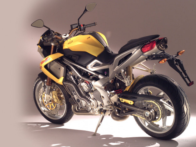 Обои картинки фото мотоциклы, benelli