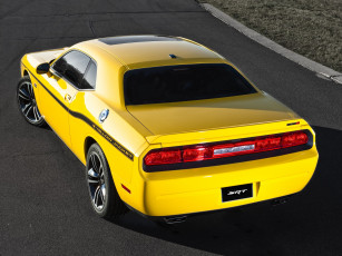 обоя dodge, challenger, srt8, 392, yellow, jacket, автомобили