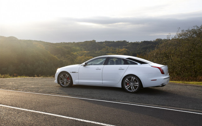 Обои картинки фото jaguar, xj, 2012, gets, sport, and, speed, packs, автомобили