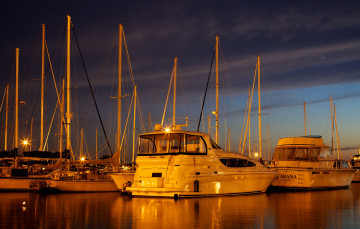 Картинка корабли Яхты вечер яхты мачты огни тучи