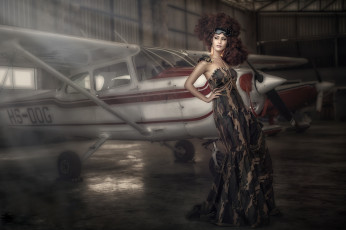 Картинка девушки -unsort+ креатив фигура самолет плюмаж поза