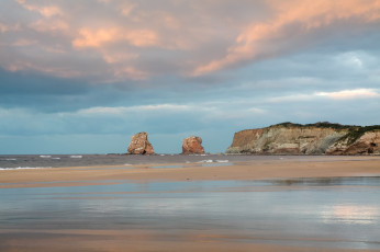 Картинка природа побережье скалы небо облака берег море