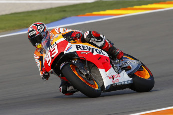 Картинка спорт мотоспорт байк гонщик экипировка трасса