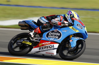 Картинка спорт мотоспорт байк гонщик экипировка трасса