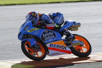 Картинка спорт мотоспорт байк гонщик экипировка трасса