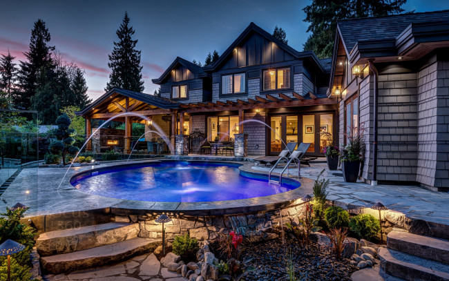 Обои картинки фото города, - здания,  дома, деревья, вечер, фонтан, красота, подсветка, бассейн, дом