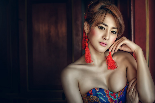 Обои картинки фото девушки, -unsort , азиатки, жест, взгляд, лицо