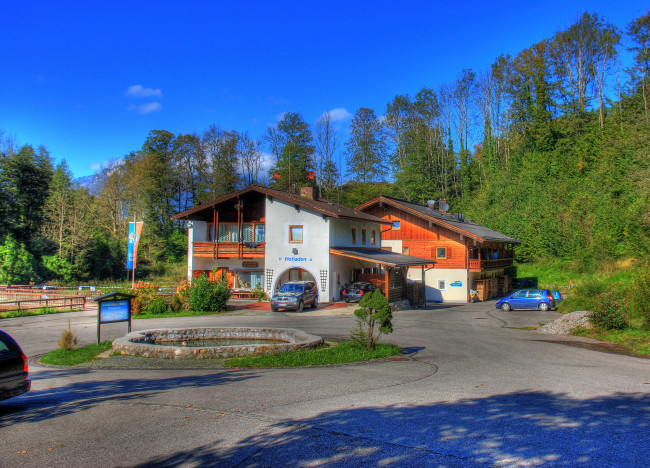 Обои картинки фото берхтесгаден германия, города, - улицы,  площади,  набережные, фонтан, дома, площадь, германия, берхтесгаден