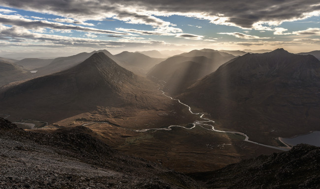 Обои картинки фото природа, реки, озера, река, склоны, лучи, горы