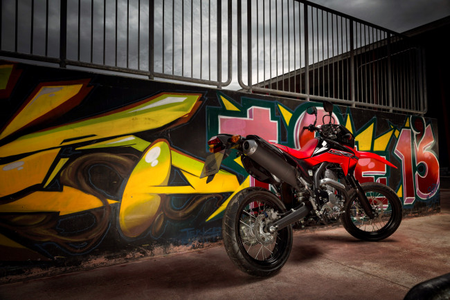 Обои картинки фото мотоциклы, honda