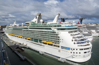 Картинка navigator+of+the+seas корабли лайнеры круиз лайнер